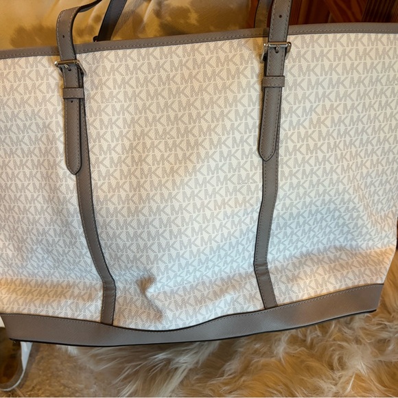 Michael Kors Jet Set Travel Tote for Women, Size XL - Bright White/Grey - Picture 2 of 4